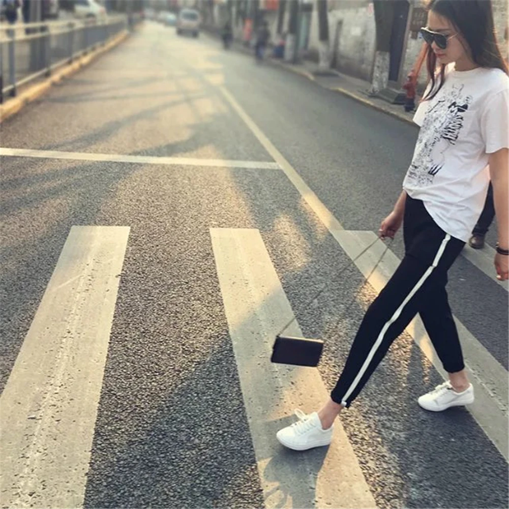 Женские спортивные шаровары с белыми полосками сбоку повседневные свободные