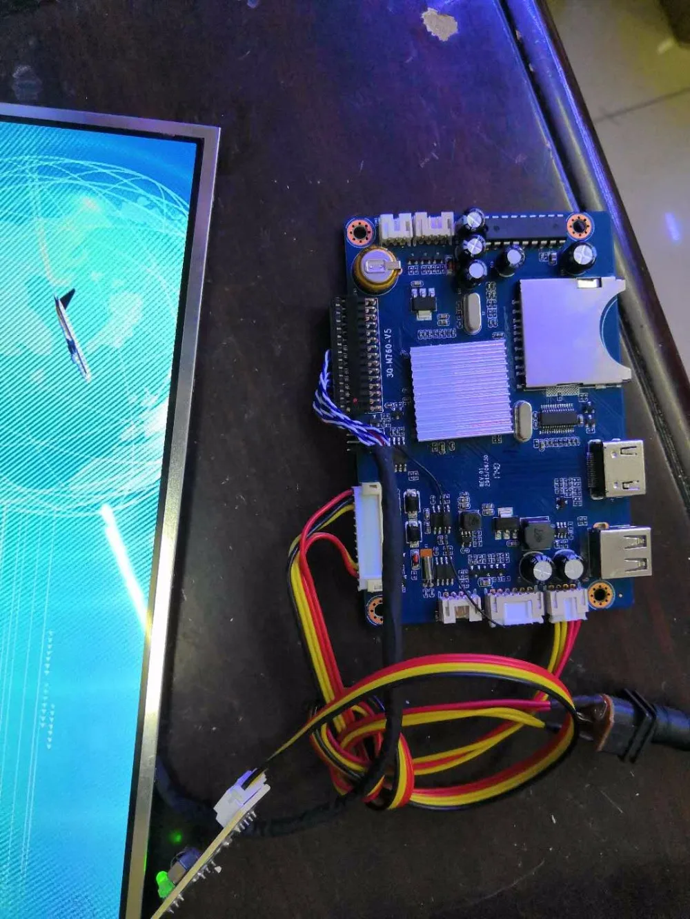 Рекламная системная плата + 10 1-дюймовый ЖК-дисплей (LVDS) VGA HDMI USB вход поддержка 1-32