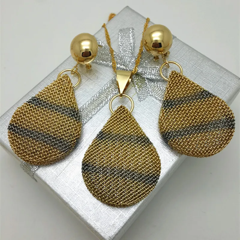 Комплект ювелирных изделий большие серьги-кольца ожерелье с подвеской женские