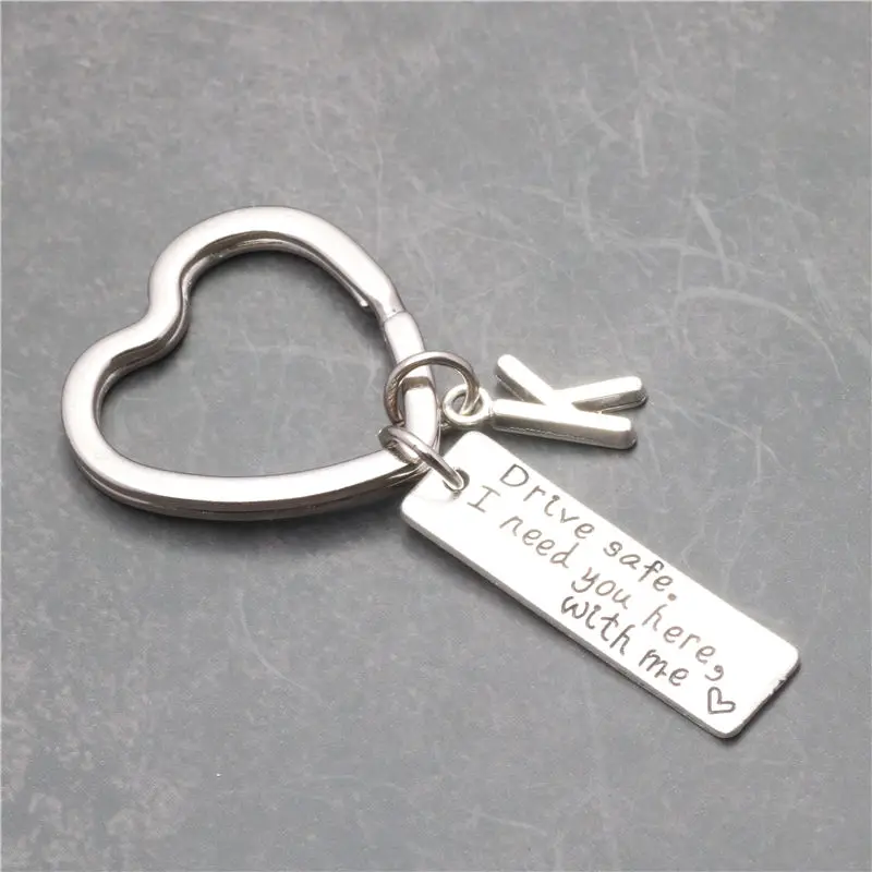 Řetízek na klíče s písmenem A-Z s textem "Jízda v bezpečí, potřebuji tě tady, se mnou"