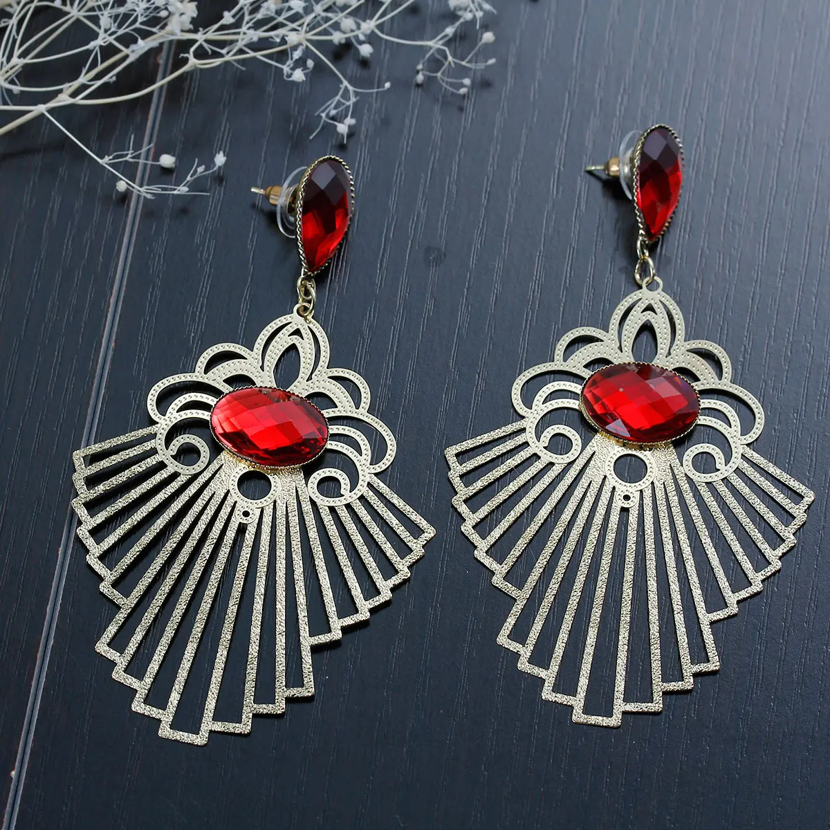 Doreen Box Copper Filigree Stamping Earrings Gold color Pattern Red Hollow W/ Stoppers 10mm x 56mm(2 2/8&quot) 2017 new | Украшения и