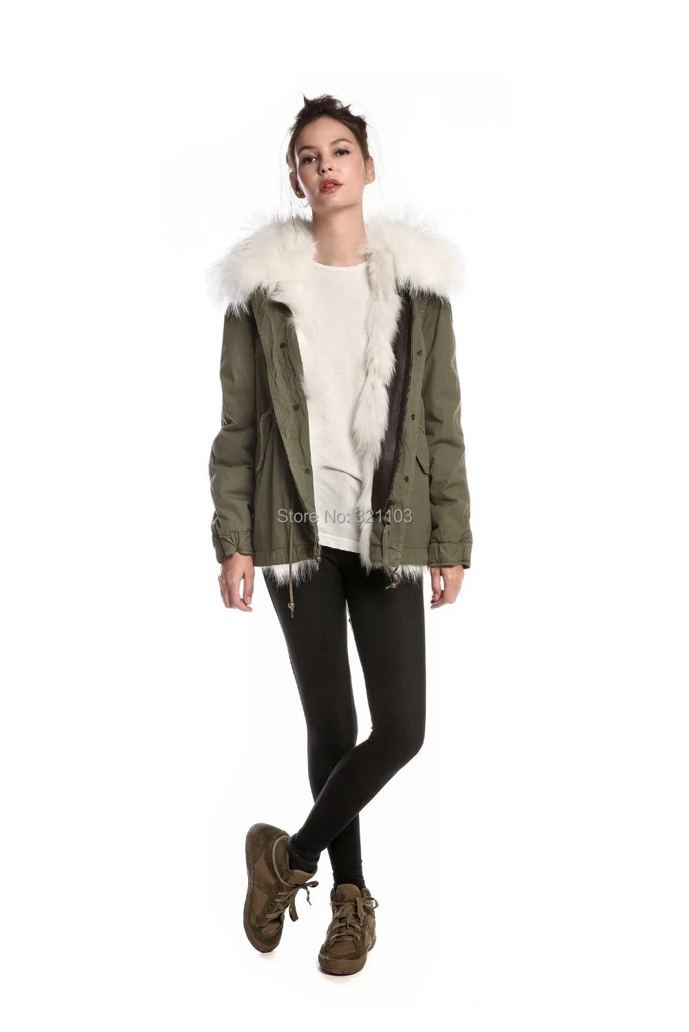 Куртка парка с лисьим мехом белая подкладкой из лисьего меха и капюшоном зимний