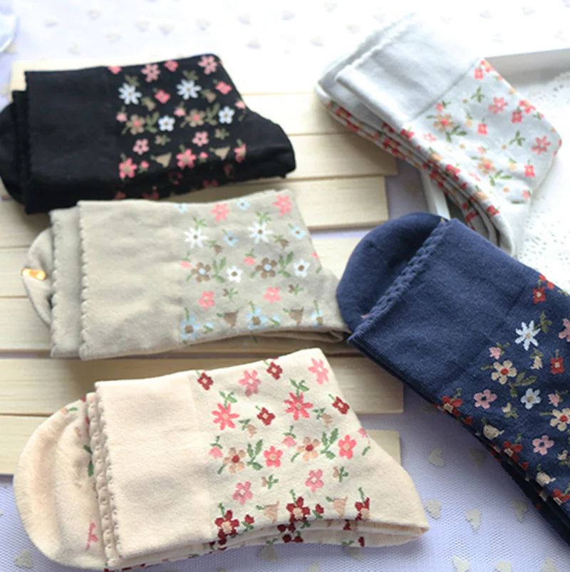 HOT Sales Autumn/Winter 5 Pairs/Lot Woman Harajuku Flower Long Tuble Socks Lady/Girl/Students Cotton Breathable School Meias
