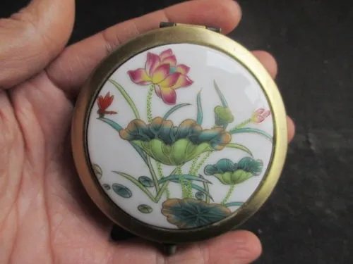 

Beautiful ancient China jingdezhen porcelain copper cosmetics box