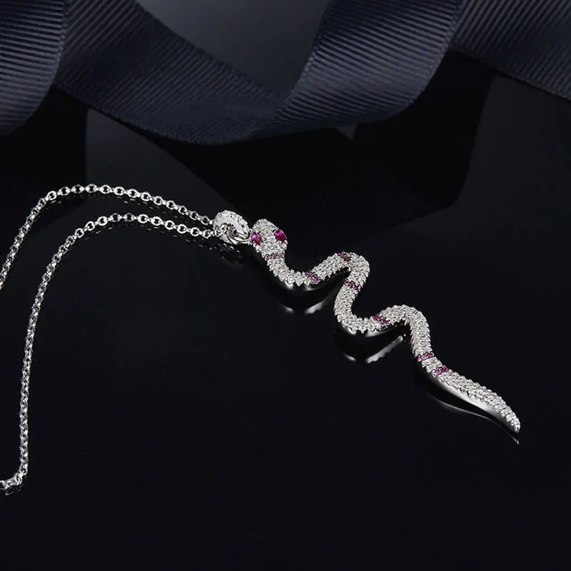 Женский кулон в виде змеи из серебра 2018 пробы с фианитом|Ожерелья| |