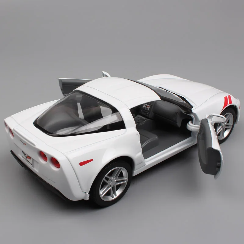 1/24 Масштаб Мини Chevrolet Corvette Z06 скат купе спортивные автомобили 2007 литые автомобили и модели miniaturas игрушки для коллекционеров