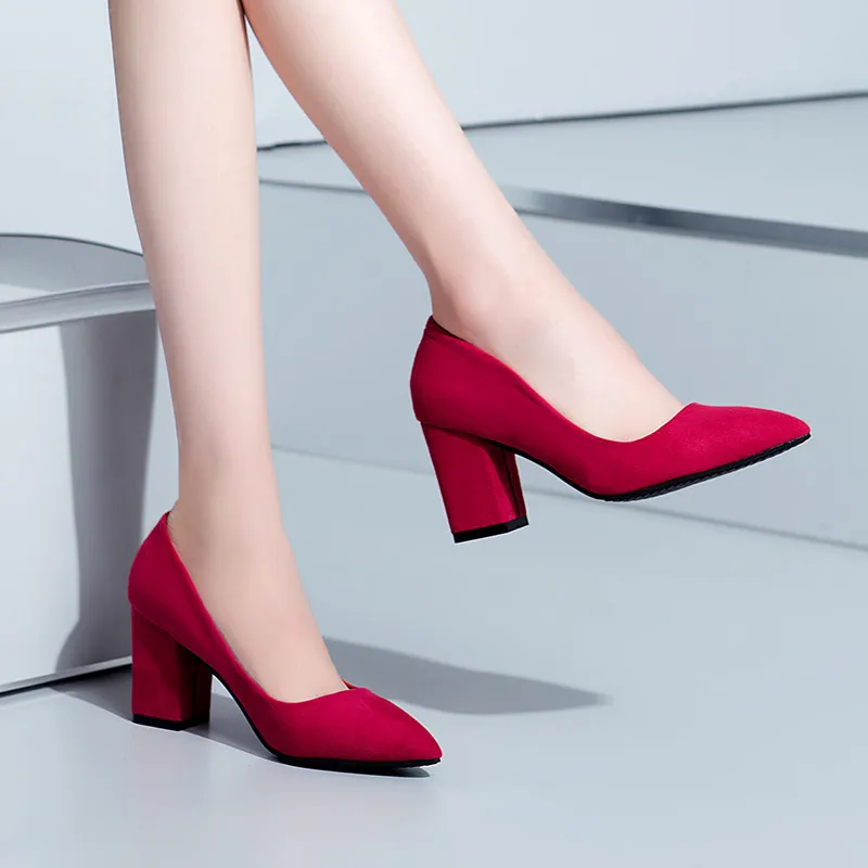 Женские модельные туфли на устойчивом квадратном каблуке drфарго офисные лодочки