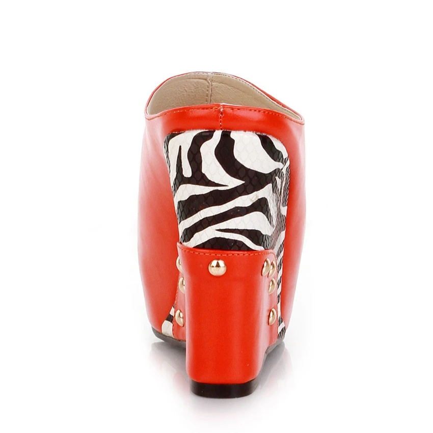 Женские босоножки на танкетке оранжевые черные белые сандалии с заклепками