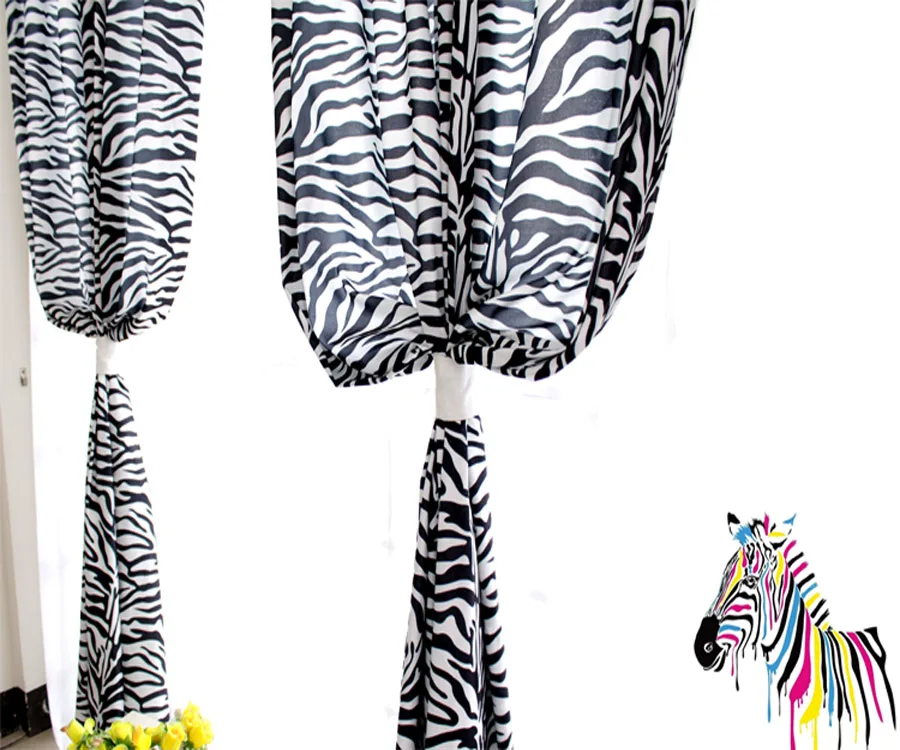 Пышные декоративные верхние тонкие черно белые шторы с принтом зебры для