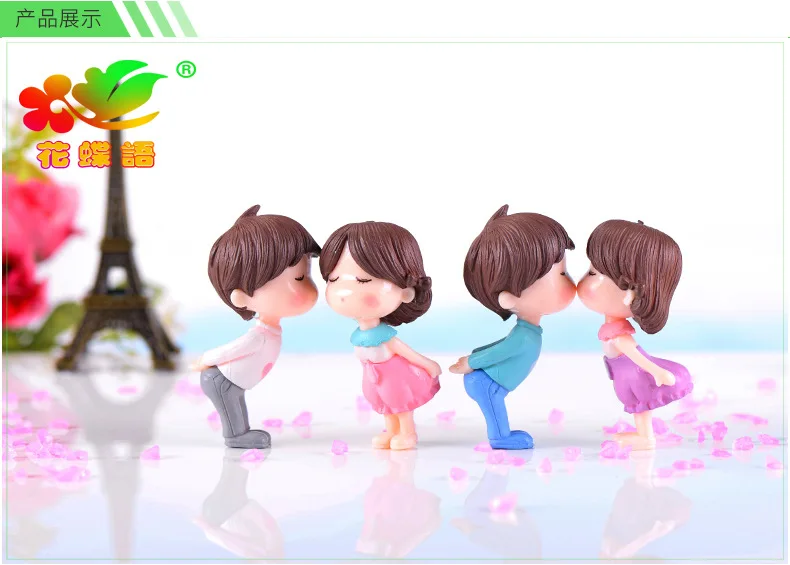 2pcs Kissing Couple Dolls Small Ornaments Handicraft Micro Landscape Ornaments PVC Plastic Miniature Garden
