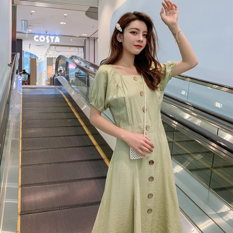 Женское однотонное платье с вырезом лодочкой светло-зеленое поясом для отдыха 5091