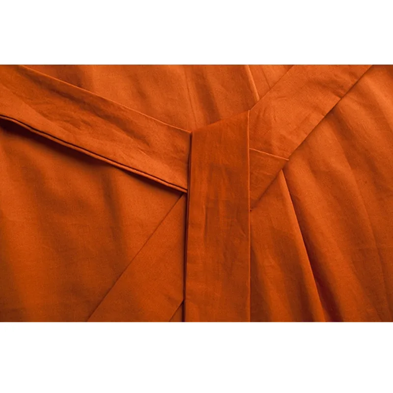 Женское платье-футболка средней длины с длинным рукавом и V-образным вырезом |