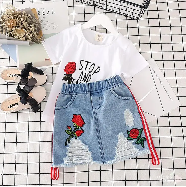 Фото Модная Детская футболка с розами и джинсовая юбка вышивкой комплект одежды из 2
