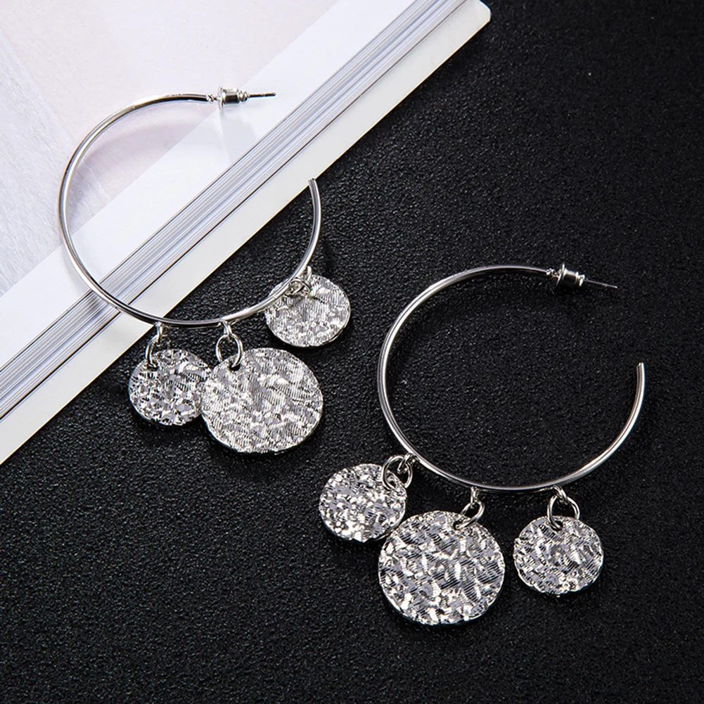 Для женщин из металла подвеска в форме диска C Форма ухо шпильки Серьги Банкетный