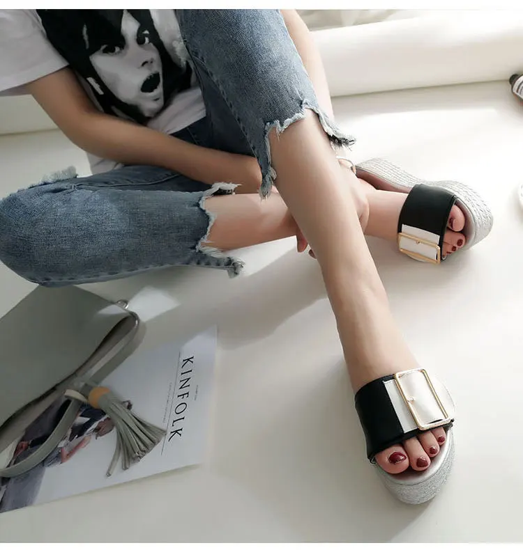 Смешанный цвет пряжка на ремешке на танкетке женские шлепанцы на толстой подошве модные кексы женские высокий каблук Тапочки женские сандалии Босоножки на платформе