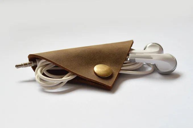 Кабель для наушников устройство перемотки и передачи данных из кожи (наушники не