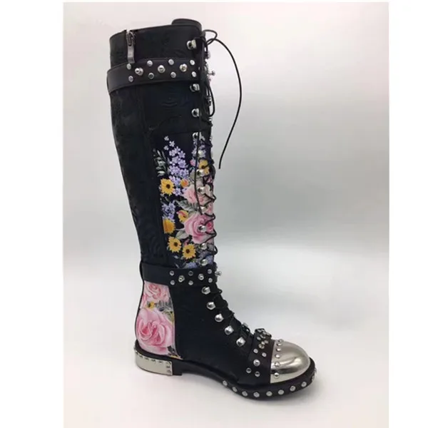 print flowers Mcacchi/Сапоги до колена с заклепками, шипами и пряжкой; женские сапоги в байкерском стиле на плоской подошве с вышитым цветочным принтом; женская зимняя обувь - Цвет: print flowers