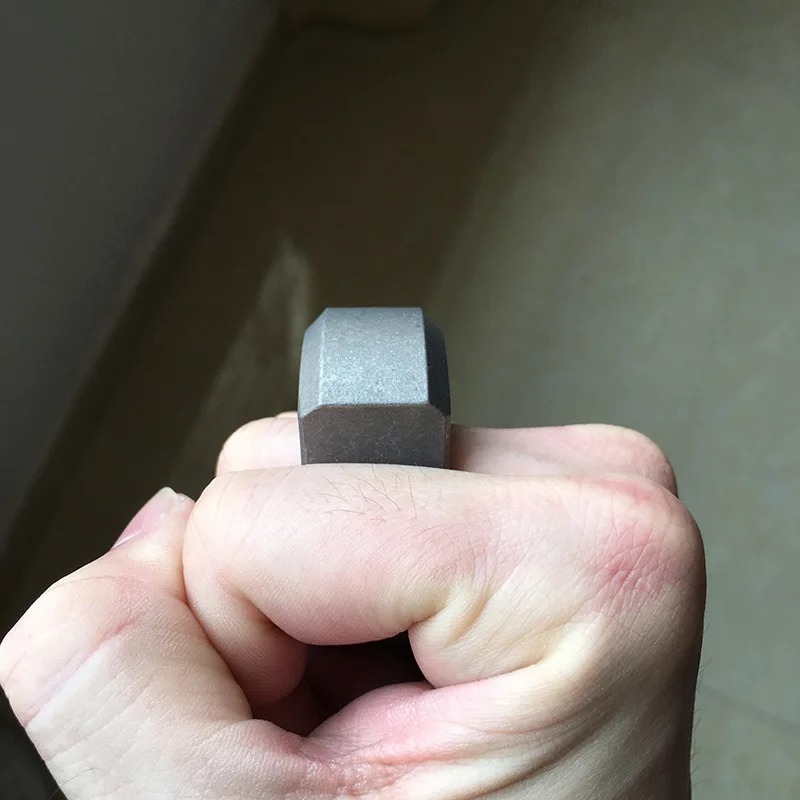 EDC титановый сплав Многоцелевой Два отверстия инструменты метеорит брелок для