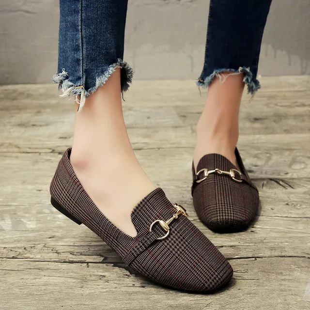 Женская обувь на плоской подошве в стиле ретро с круглым носком металлическими