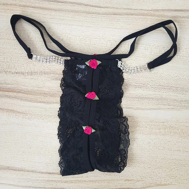 Женские сексуальные открытые трусики черного и красного цвета с цветочным