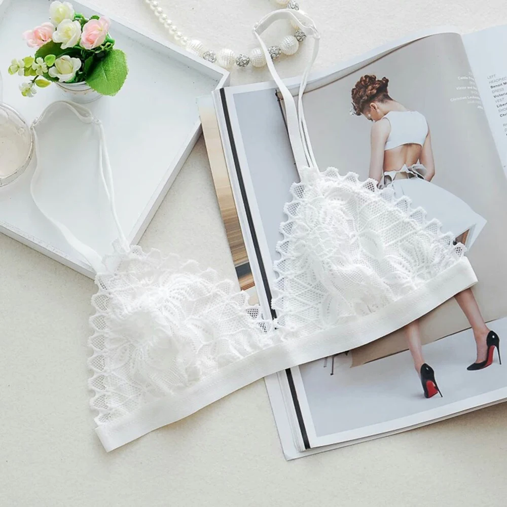 Женский кружевной бюстгальтер без косточек белый бесшовный с треугольной