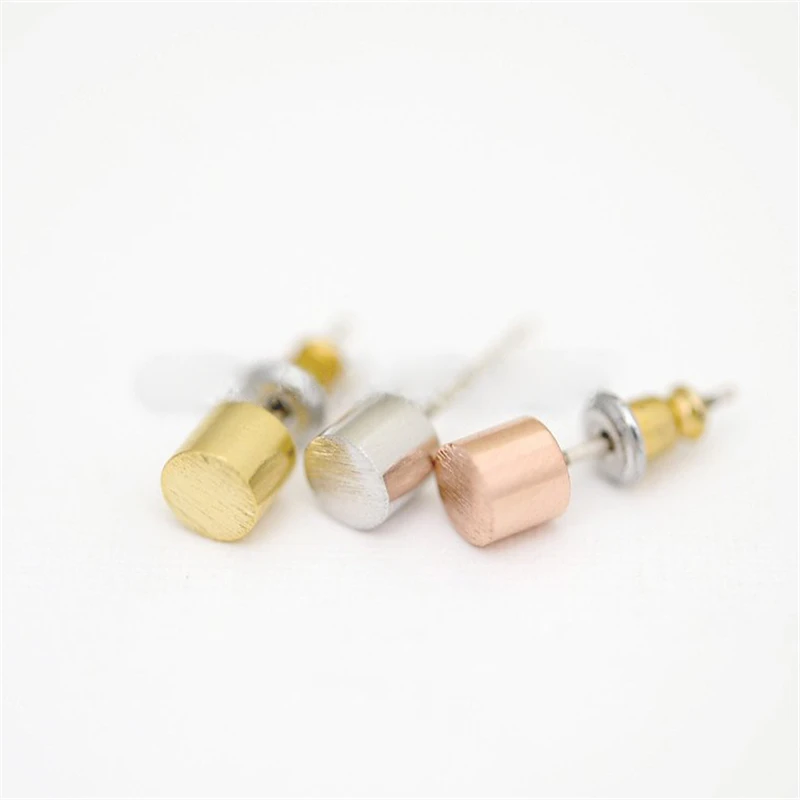 

Fashion Personality of the Three-Dimensional Cylindrical Shaped Stud Earrings for women