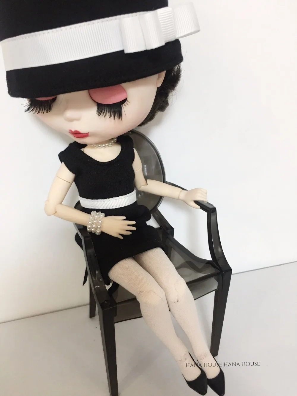 

1 Set=4pcs Classic Hepburn Black Dress Set with Hat jewelry black high heels little black dress for Blyth ob24 dolls accessories