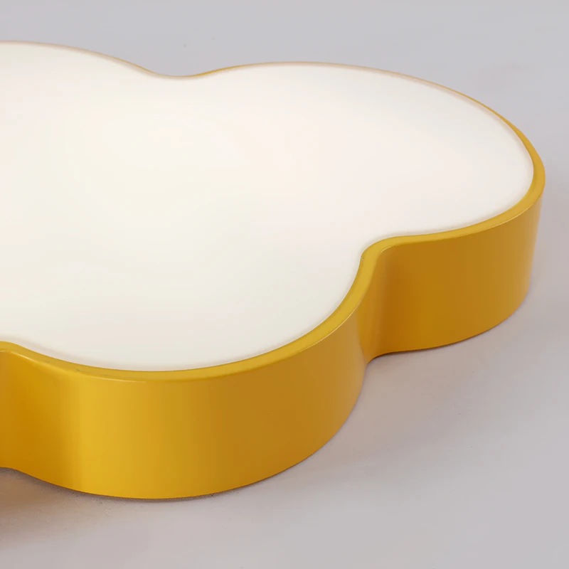 Потолочный светильник в виде облаков