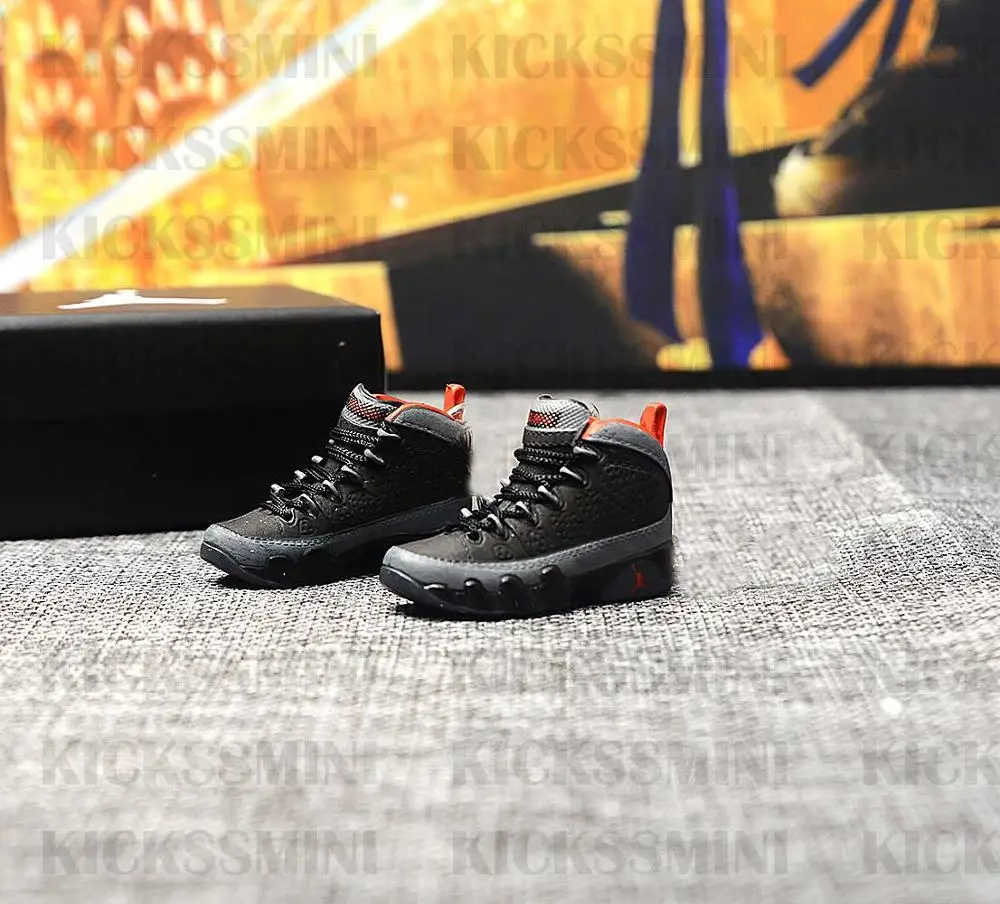 a pair(naked shoe) Дропшиппинг Air jordan 9 разводной брелок с кроссовком 1/6 масштаб 3D Мини кроссовок JORDAN Брелок В Форме куклы аксессуар - Цвет: a pair(naked shoe)