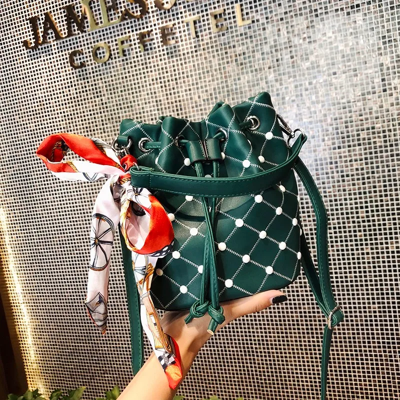 2019 Высококачественная сумка через плечо с заклепками женская сумка-мессенджер