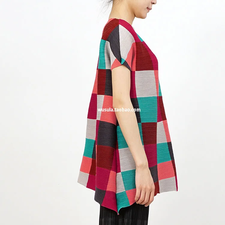 

Miyake Horizontal Fold Geometric Abstract Color Small Square Stitching Retro Short Sleeve T-shirt Pleated Tshirt