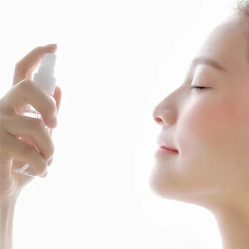 

1pcs Convenient to carry Small Plastic Spray Refillable Bottles Perfume Bottle Water Spray Bottle Perfume Cosmetic Containers