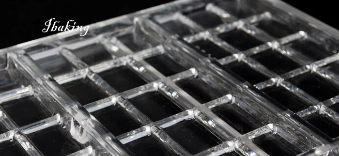 Маленькая квадратная коробочка прозрачный материал твердый пластик