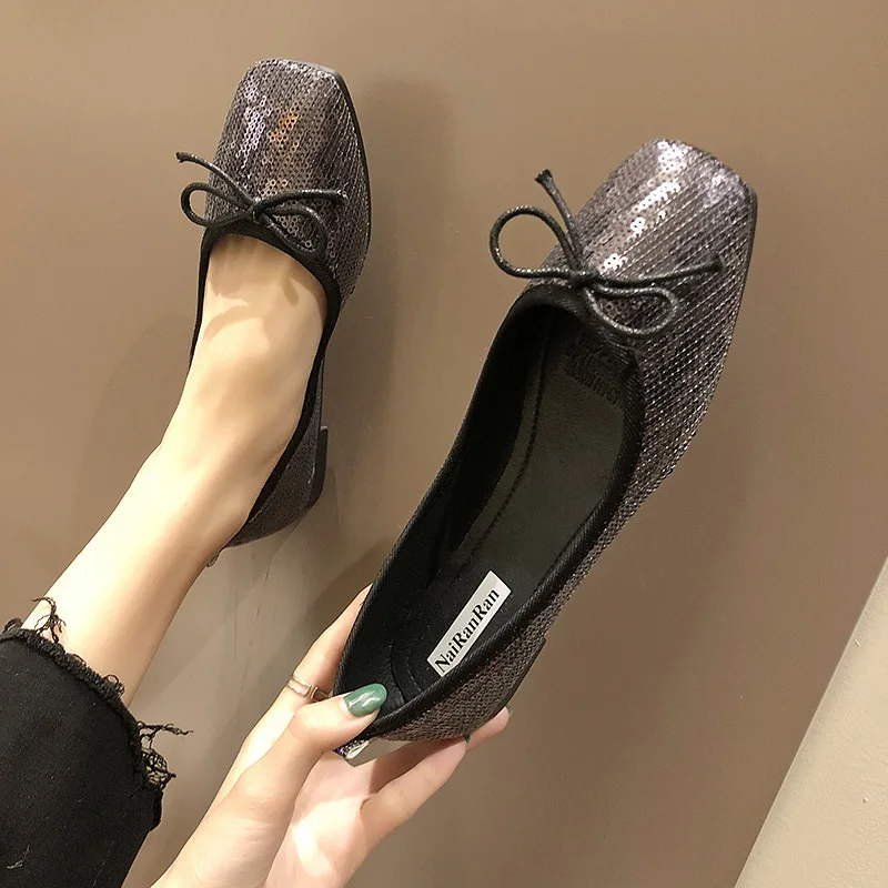 Женская обувь с квадратным носком в европейском стиле Туфли на плоской подошве