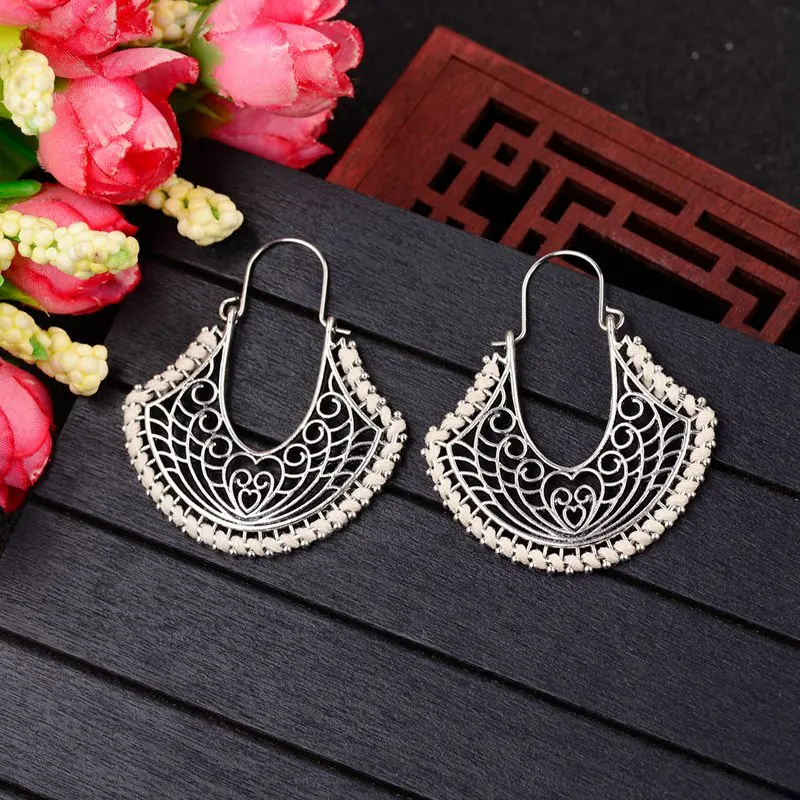 Ассиметричные серьги в стиле Болливуд серебряного цвета этническом