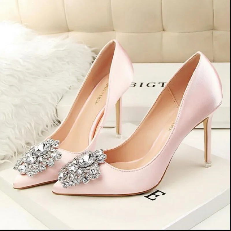 Новые шелковые зеленые остроносые женские тонкие туфли с женской липкой обувью