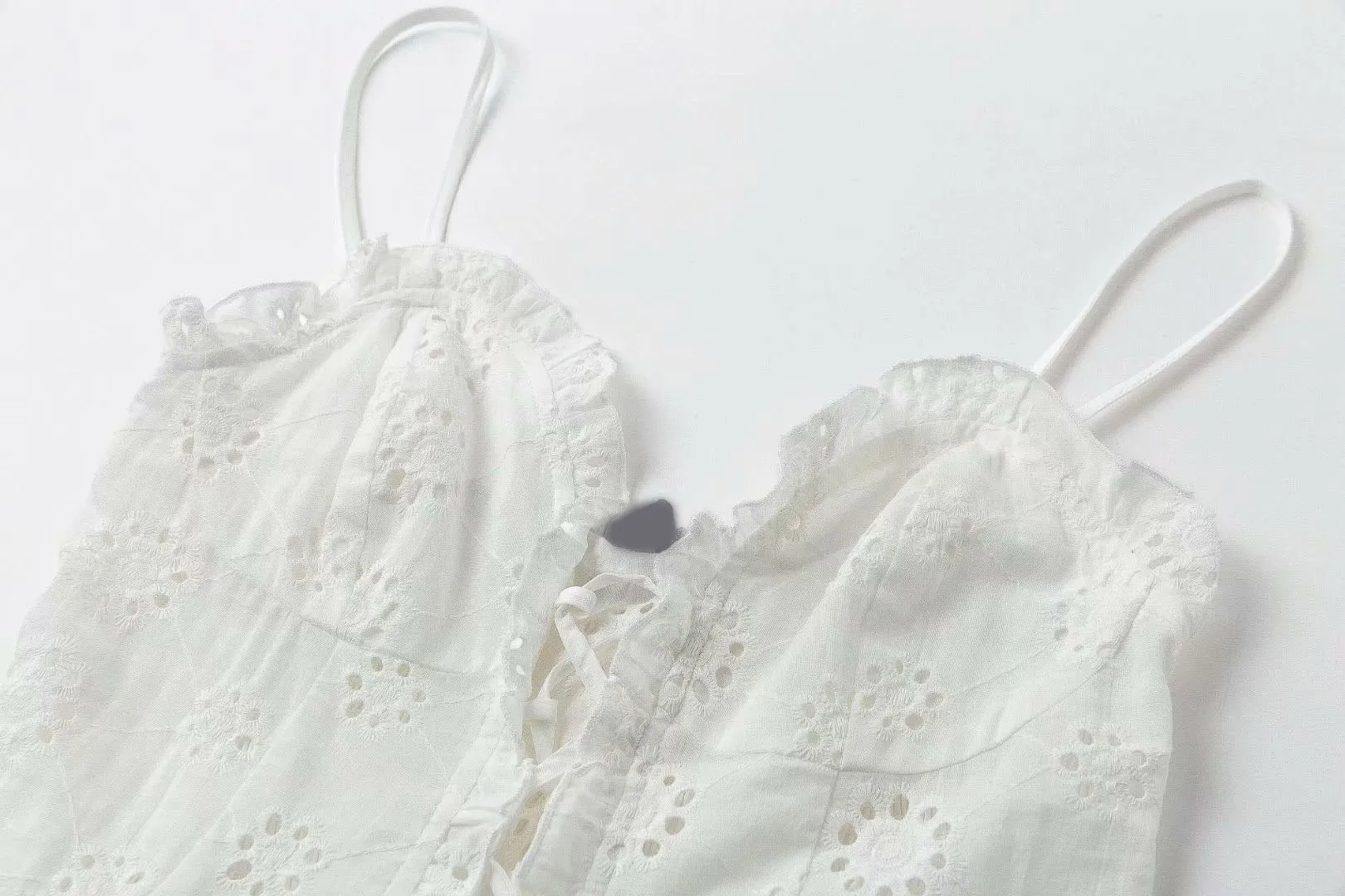 Fashion White Embroidery Spaghetti Jumpsuit 2019 Summer Women Hollow Lace Up High Waist Ruffle Rompers | Женские комбинезоны