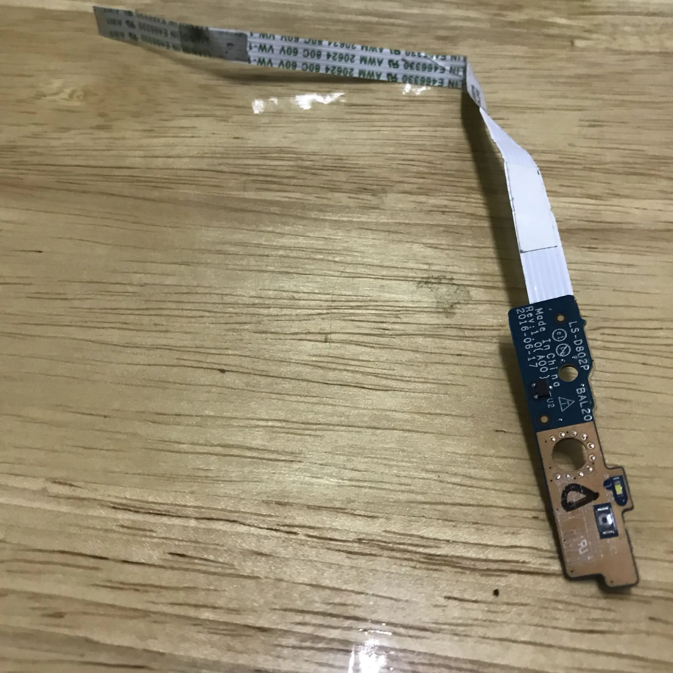 

Для Dell Inspiron 15 (5565 / 5567) панель с кнопкой питания и кабелем-фонарь, 0D802P BAL20 NBX0001YY00