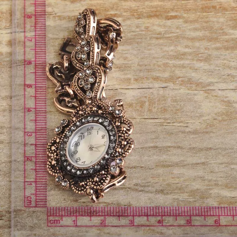 Женские наручные часы винтажные с кристаллами золотого цвета | Украшения и