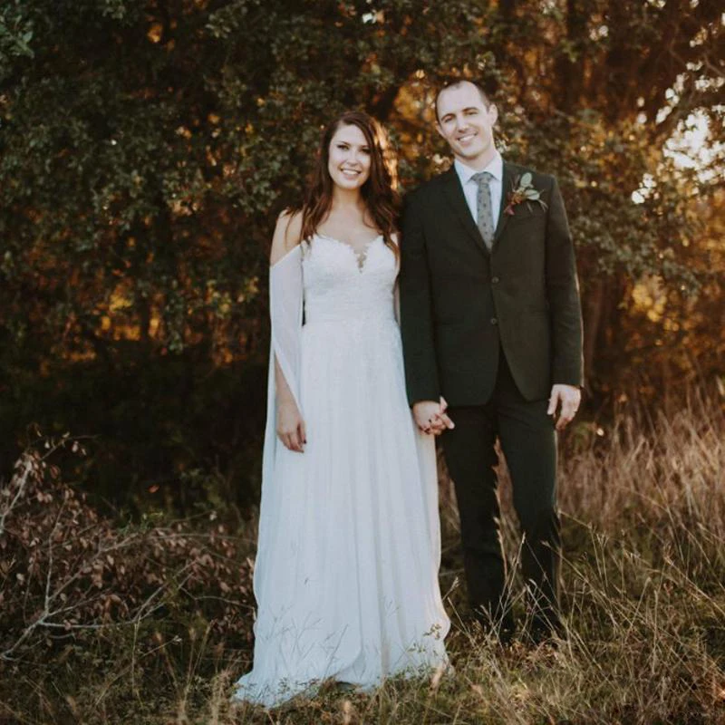 Пляжное свадебное платье в стиле бохо с открытыми плечами кружевное