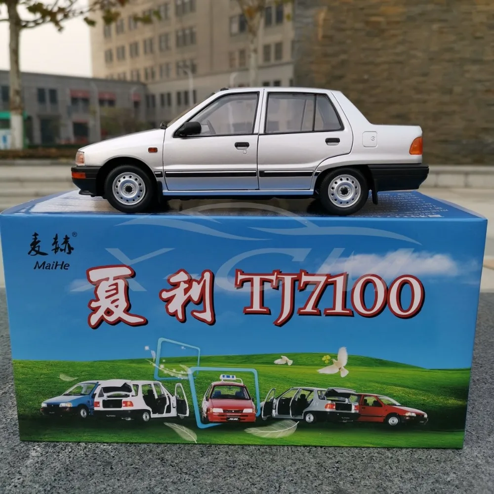 Литьевая модель автомобиля Yiqi китайская Тяньцзинь Xiali TJ7100 седан 1:18 (серебристый) +