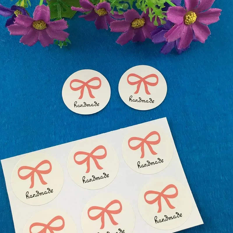500 шт./лот белая бумага Cursive &quotручная работа&quot Наклейки с розовым бантом