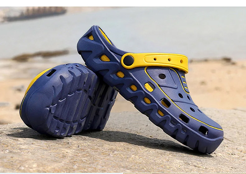 Summer Water Shoes Men Hollow Aqua Shoes Swimming Light Slippers Barefoot Shoes Men Clogs Beach Sea Fishing Sandals for Man