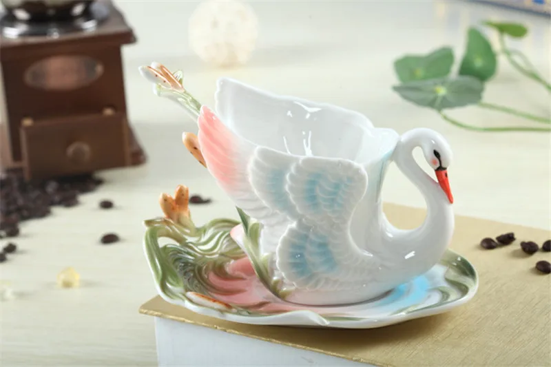 as picture show Совершенно превосходный 3D Лебедь кофейная чашка блюдце ложка цвет эмаль керамика фарфор кофейные чайные сервизы для дома кафе подарок - Цвет: as picture show