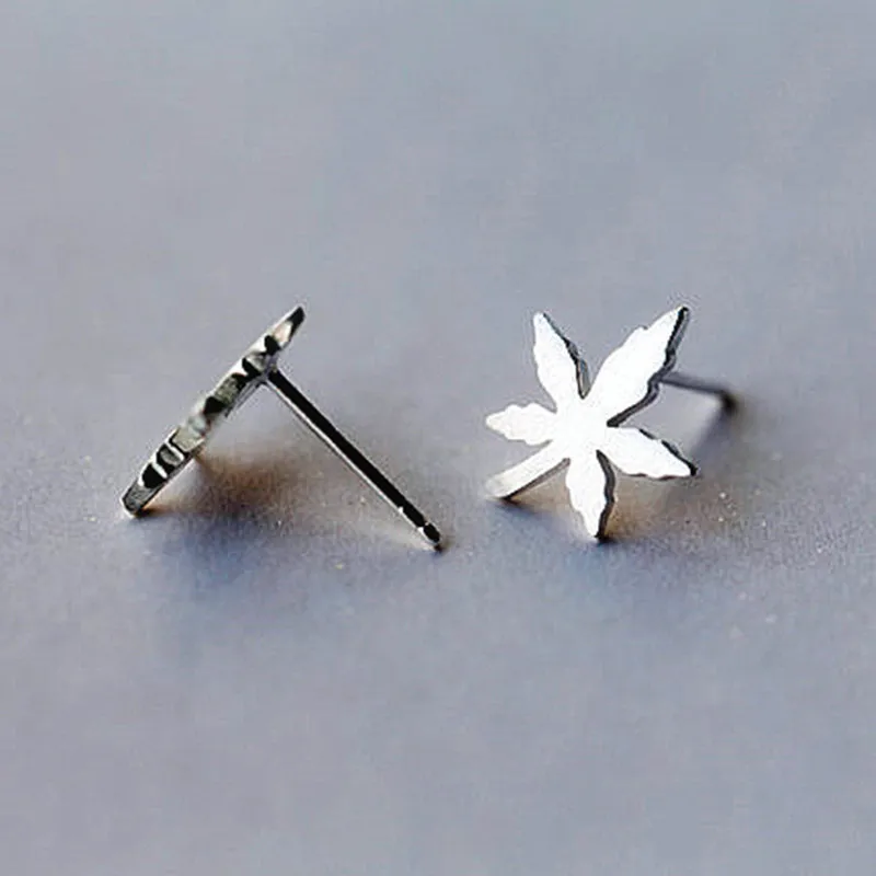 

maple leaf earrings in Europe and the contracted gas quality maple leaf earrings, small leaf earrings earrings