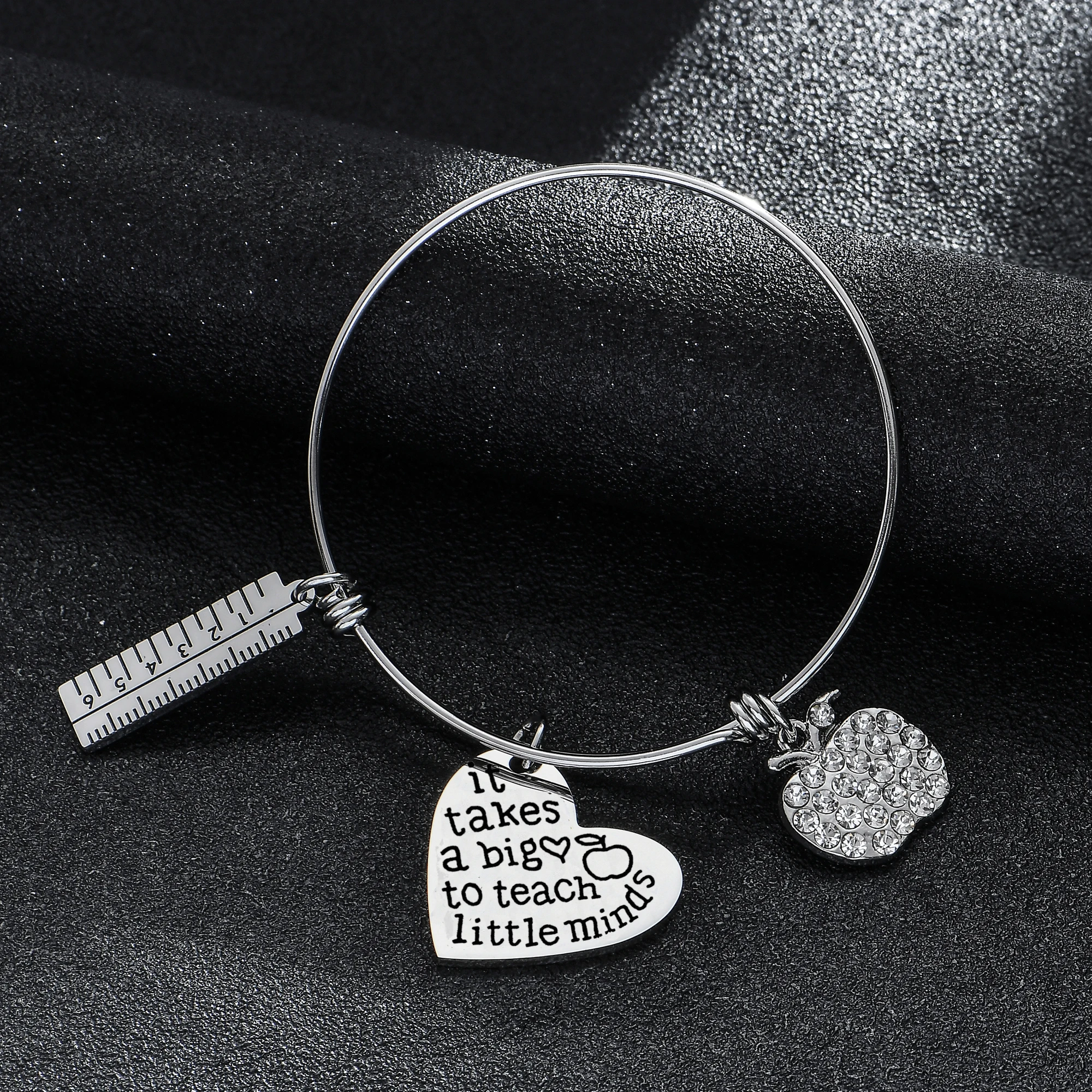 Оптовая продажа 12 шт. для обучения маленьким умам требуется большое сердце белый