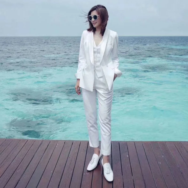 Женский офисный костюм из трех предметов однотонный белый деловой Блейзер жилет