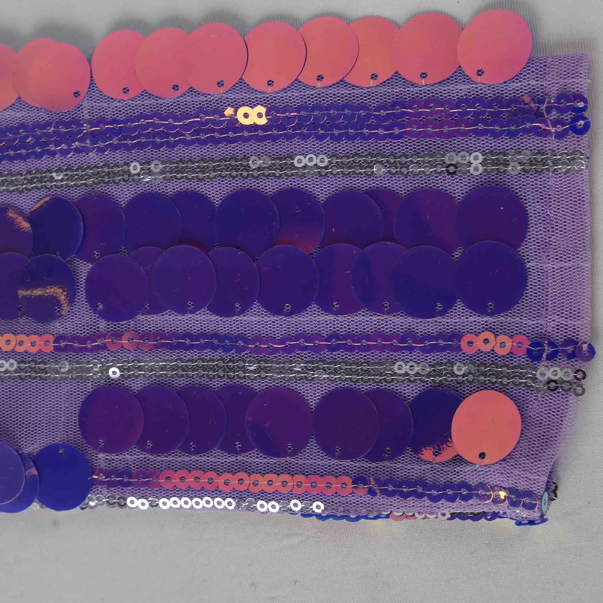 Женское мини-платье в горошек расшитое блестками с круглым вырезом для вечеринок