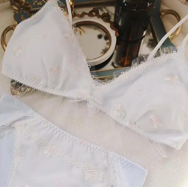 Фото 100% Real Photo M L Lolita Sexy Cute Kawaii Floral Embroidery Chiffon Day Night Wireless Seamless Bra Panties Set Bikini RB510 Женская 100% Real Photo M L Lolita Sexy Cute Kawaii Floral Embroidery Chiffon Day Night Wireless Seamless Bra Panties Set Bikini RB510 Женская