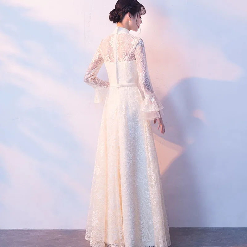 

Sexy Chinese Champagne Qipao Female Embroidery Cheongsam Dress Vestidos Chinos Oriental Wedding Gowns Party Dresses Oversize 3XL